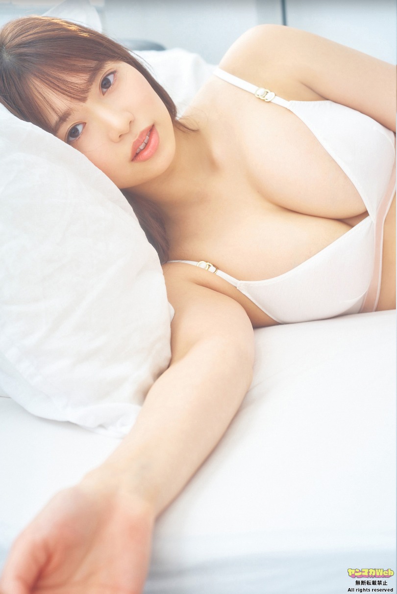 新川日菜水着画像