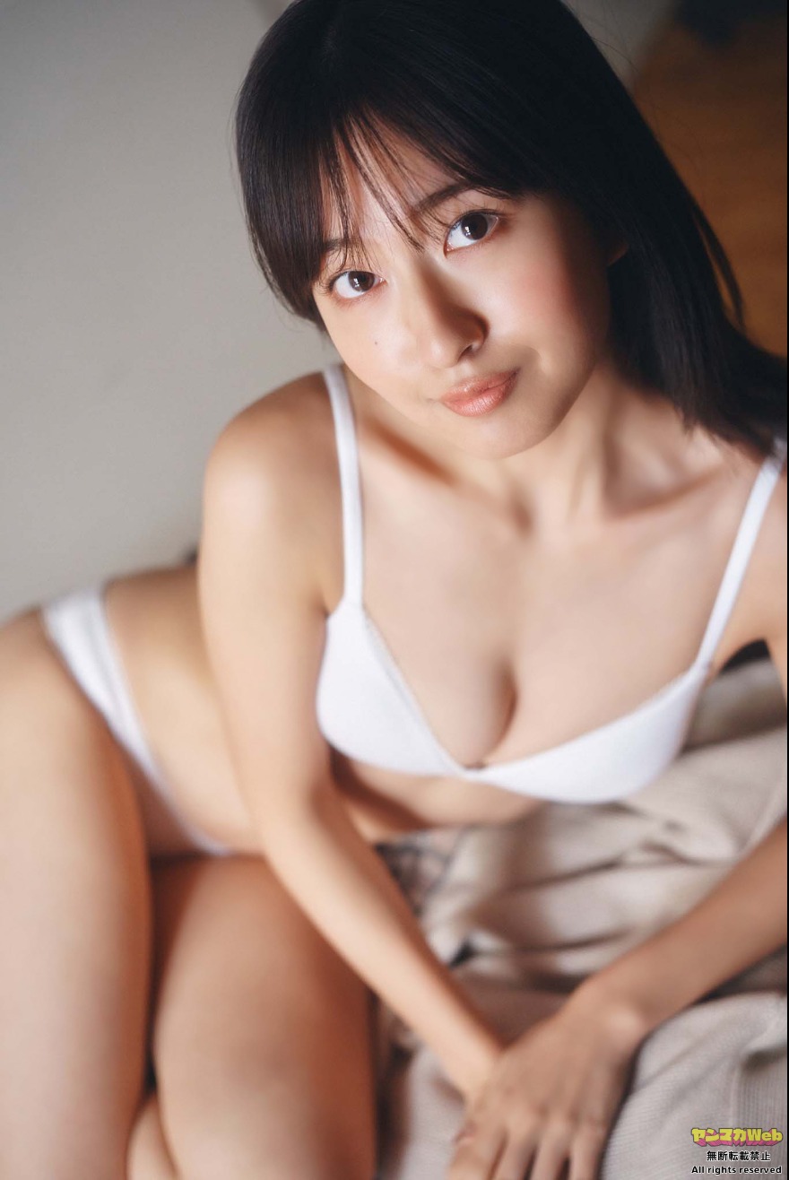 斉藤里奈水着画像