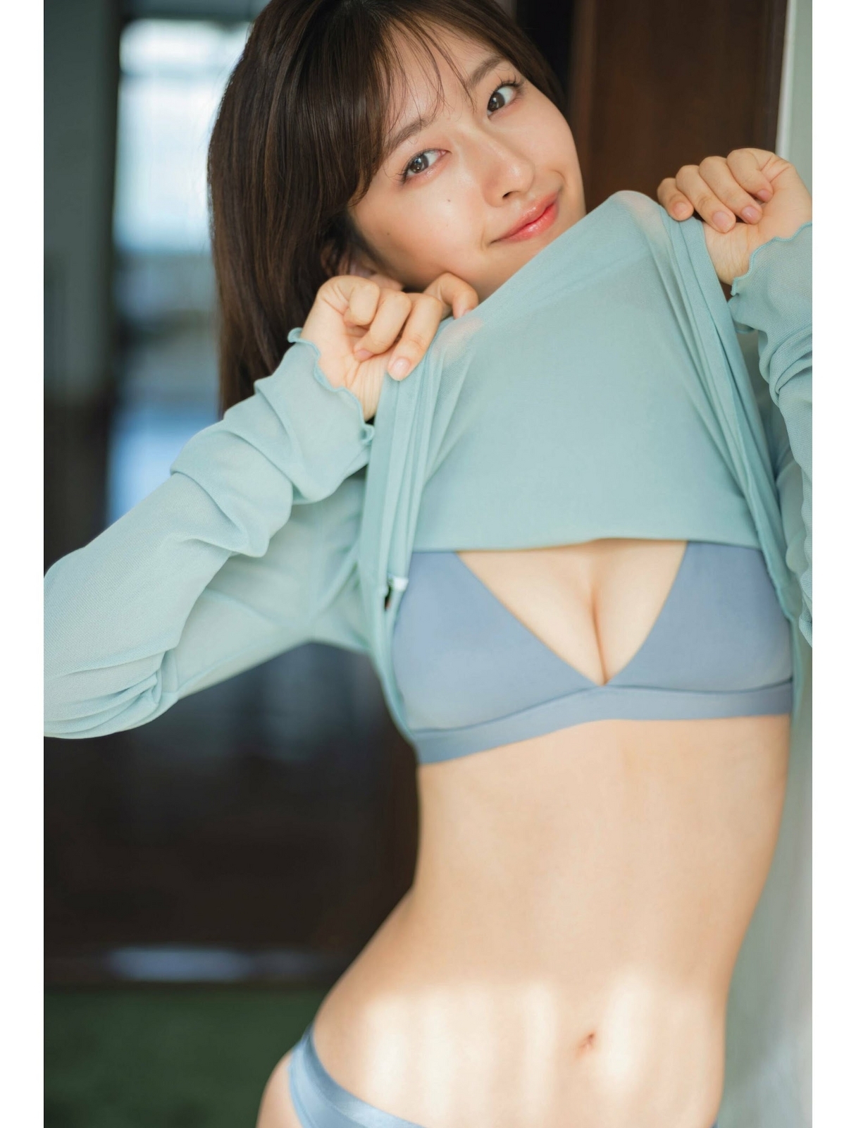 斉藤里奈水着画像