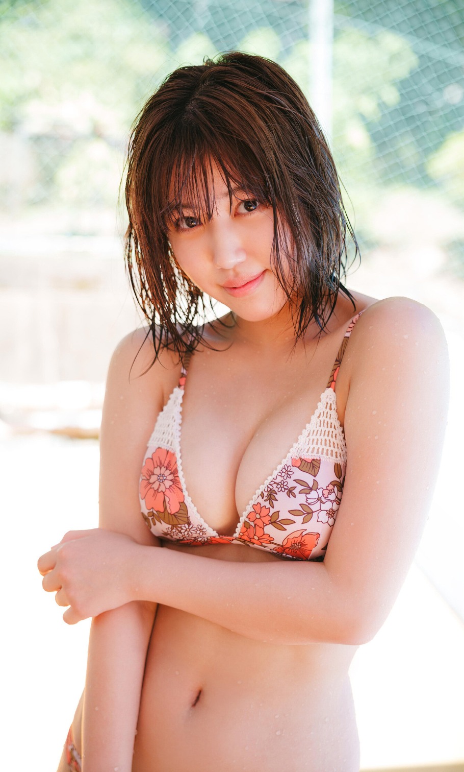 和泉芳怜水着画像