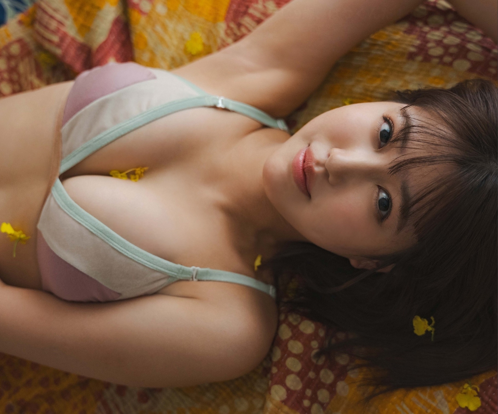 和泉芳怜水着画像