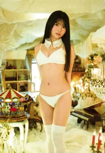 小鳥遊るい水着画像