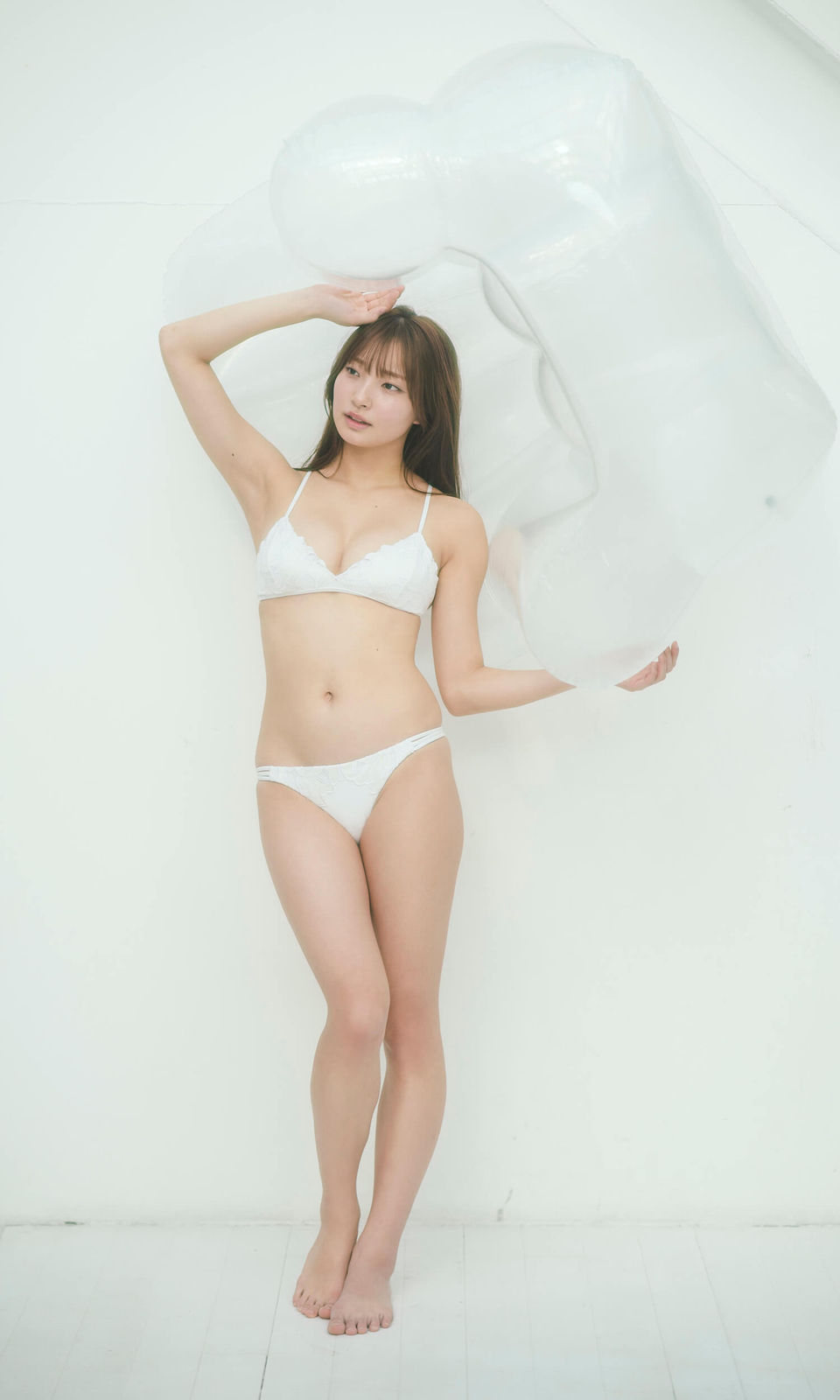 里仲菜月水着画像