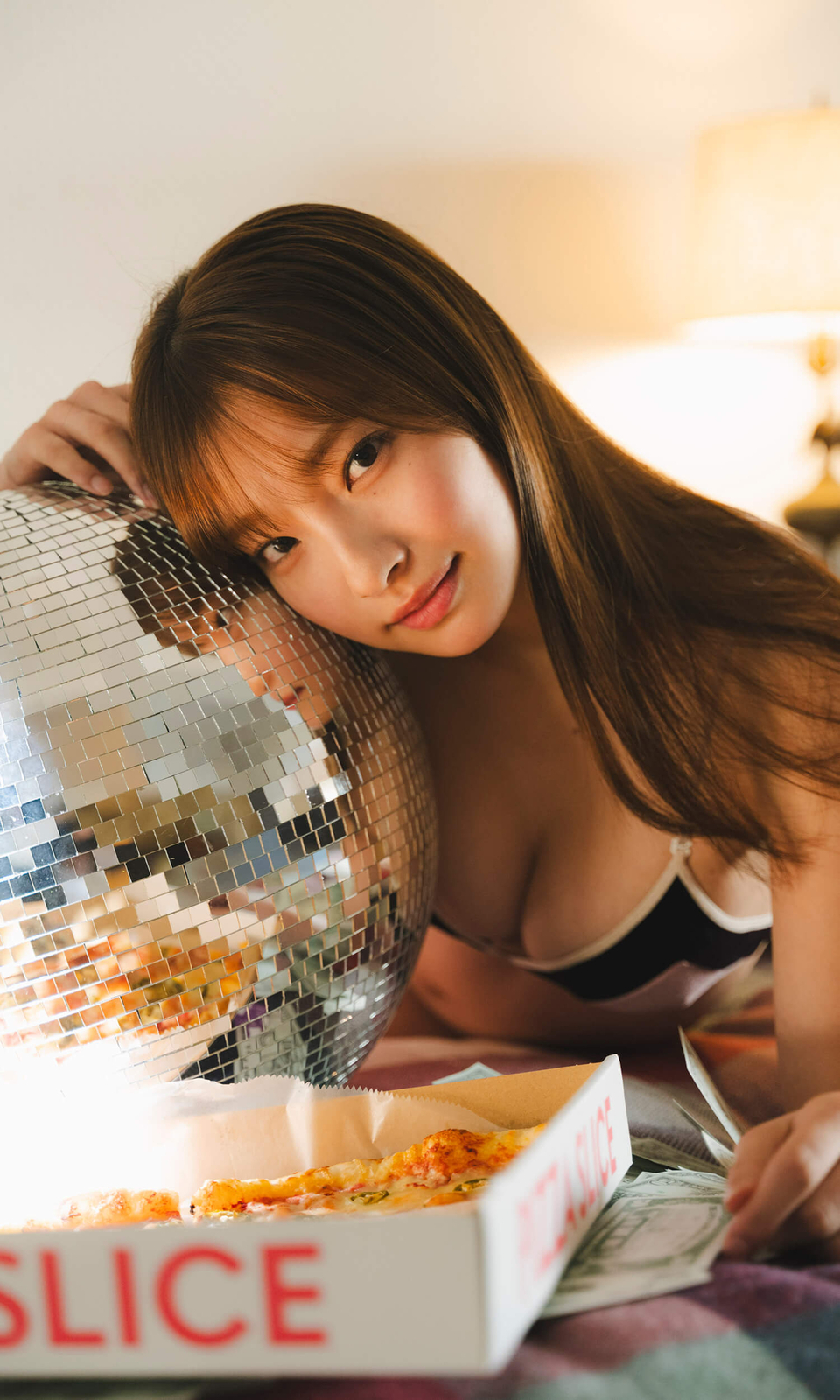 里仲菜月水着画像