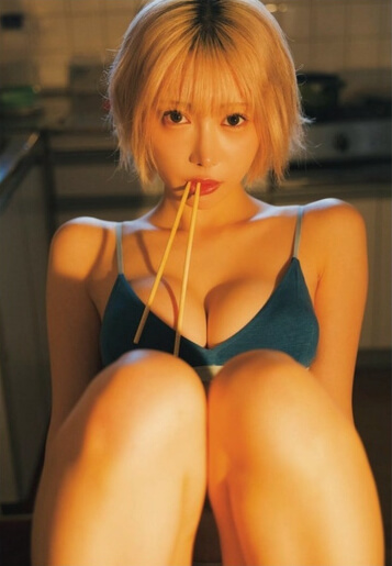 篠崎こころ水着画像