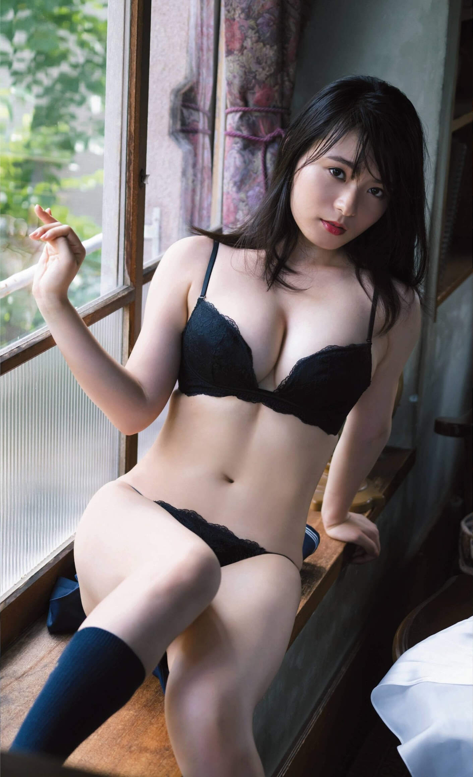 星名美津紀水着画像