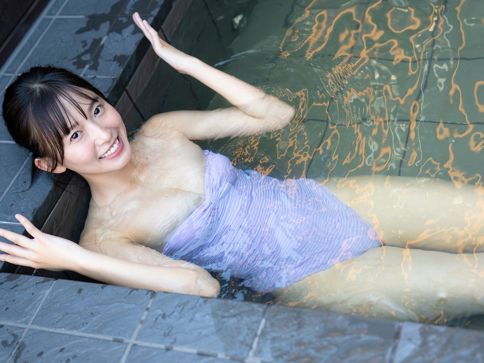志田音々水着画像