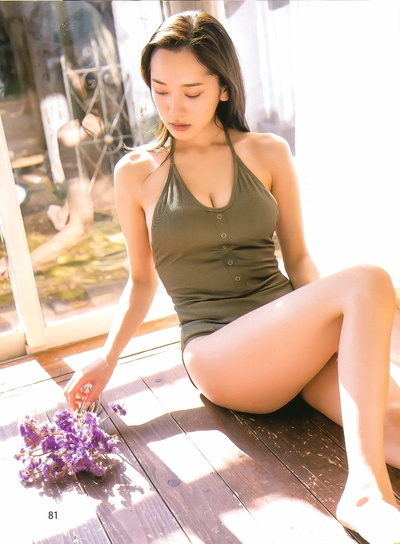 都丸紗也華水着画像