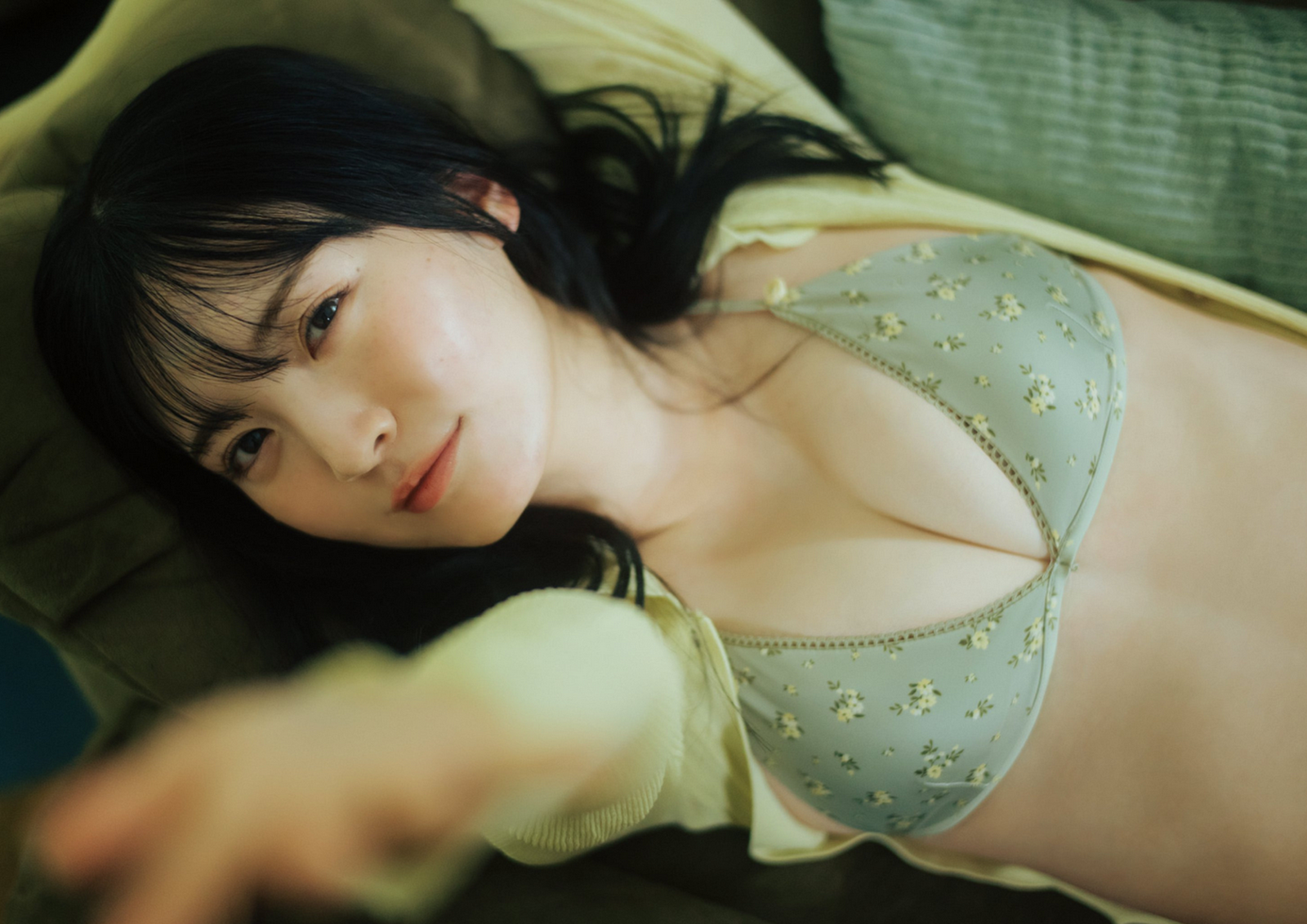 由良ゆら水着画像