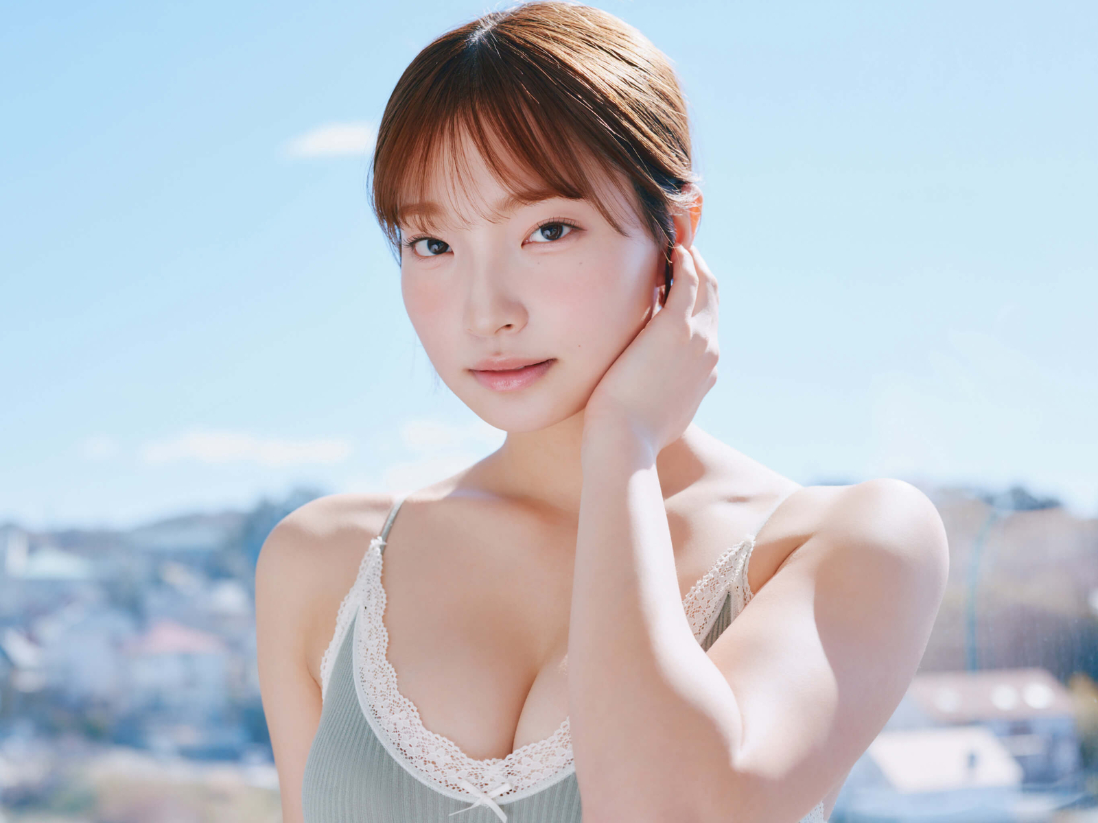 里仲菜月水着画像