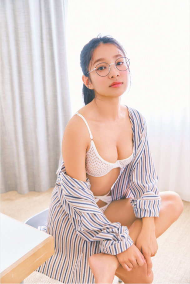 虹咲カリナ水着画像