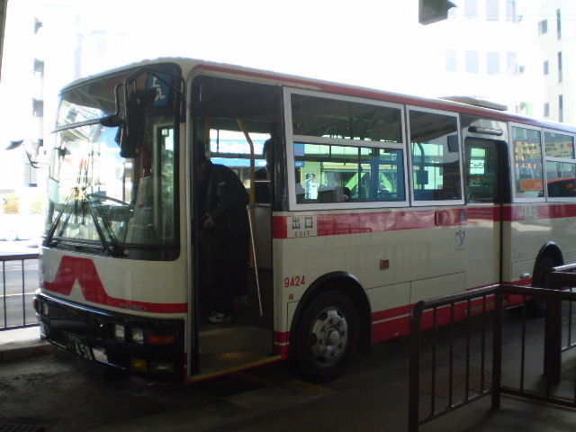 110108-25 東岡崎に 到着した 名鉄バス