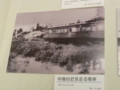 24-111030 「西尾鉄道と岡崎」展 中島 付近を はしる 電車 （市川満氏）