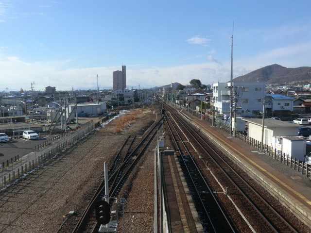 121212 高山線と 新鵜沼 (29) 13:50 鵜沼 空中 歩道から にしを みる