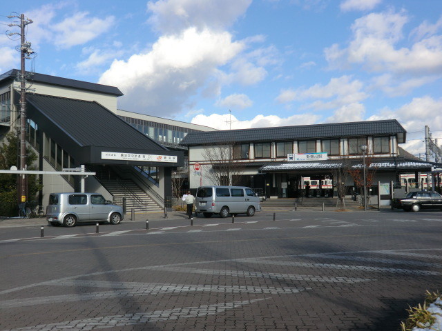 121212 高山線と 新鵜沼 (34) 14:02 新鵜沼 駅舎と 鵜沼 空中 歩道