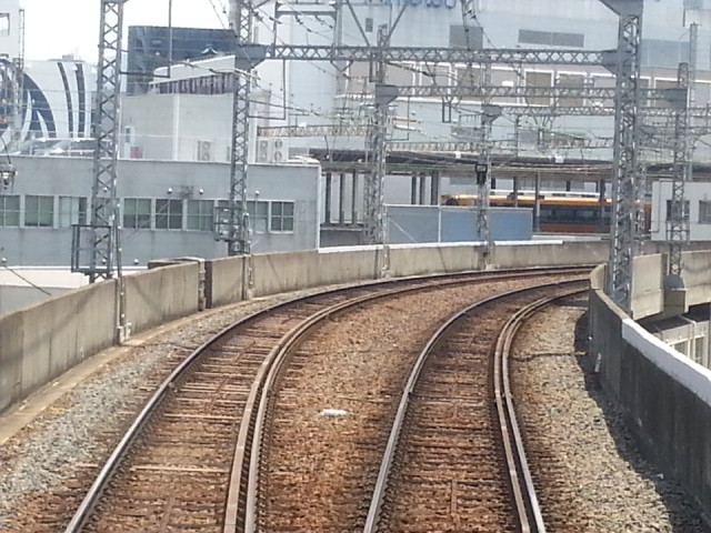 20130506_1159 湯の山線 33 高架を みぎに まがって 近鉄四日市え