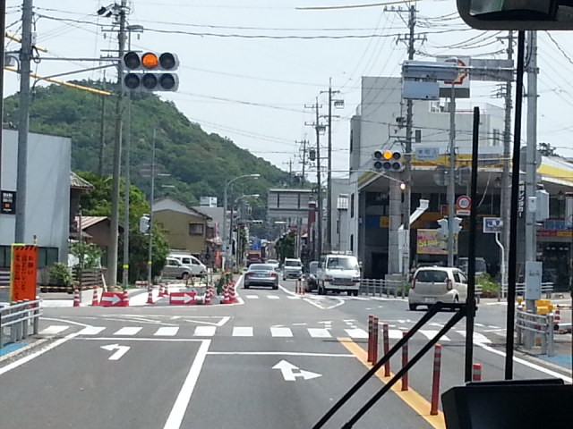 20160519_111907 岐阜バス - 栄町3丁目交差点をまっすぐ