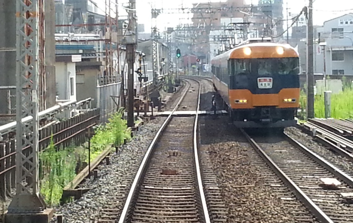 20160803_151435 伊勢中川いきふつう - えきかんすれちがい 1140-720