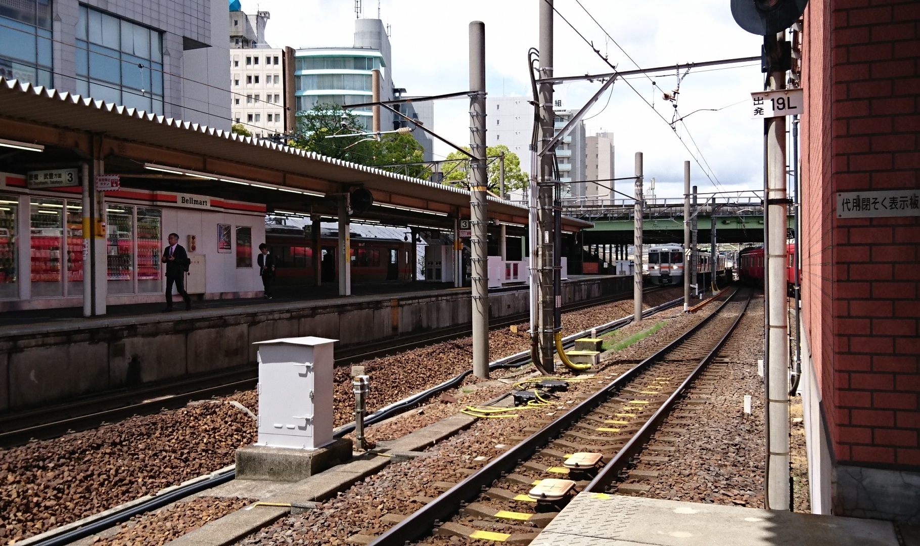 2018.4.18 名古屋 (9) 金山 - 東海道線ホーム 1820-1080