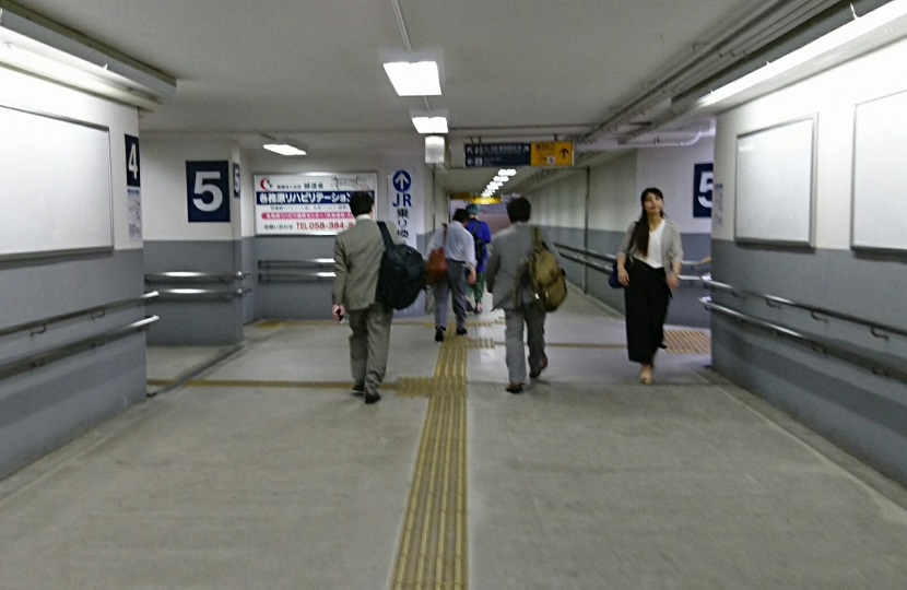 2018.5.16 美濃市 (16) 新鵜沼 - 地下通路 830-540