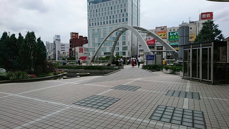 2018.9.26  (16あ) 豊橋 - ペデストリアンデッキ 1280-720