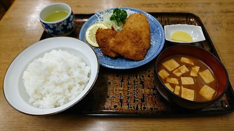 2018.9.26  (17あ) 平和食堂 - ヒレカツとさかなフライのもりあわせ定食 800-450