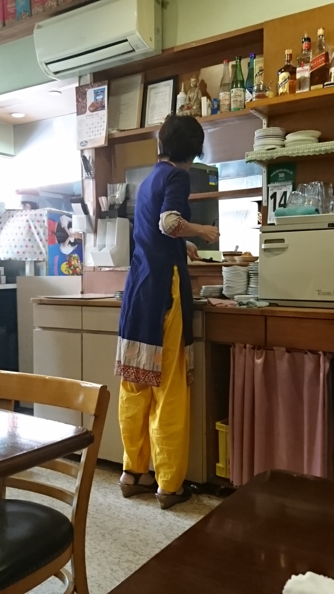 2018.11.14 (31え) ビシュヌ - 女給さん 1080-1920