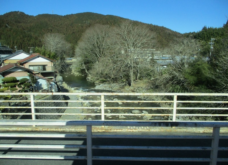 2019.1.7 (71) どんぐりの湯前いきバス - 名倉川をわたる 1600-1160