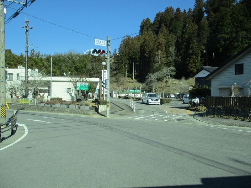 2019.1.7 (72) どんぐりの湯前いきバス - 稲武支所西交差点を右折 1600-1200