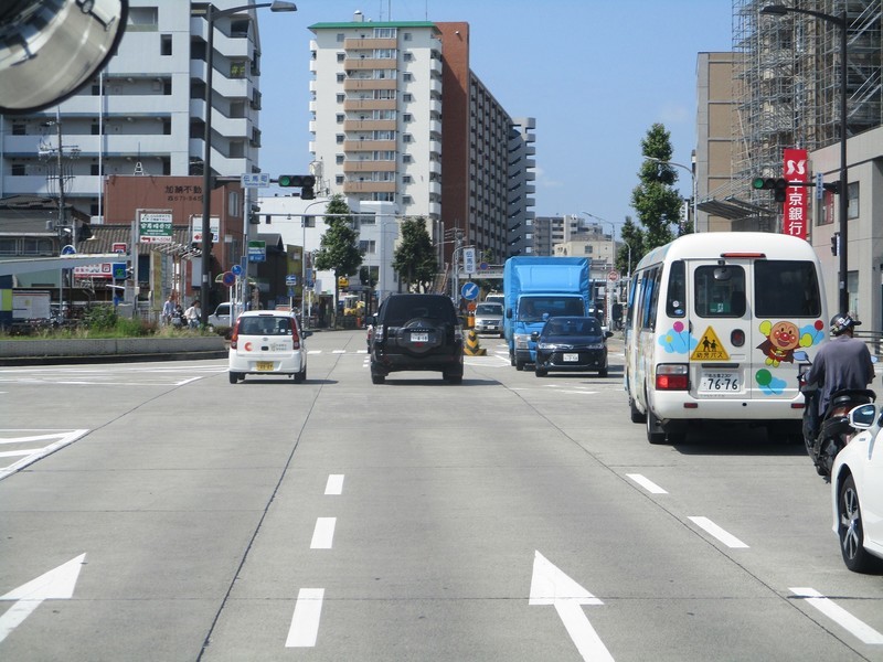 2019.6.11 (お) 多加良浦いきバス - 伝馬町交差点を直進 2000-1500