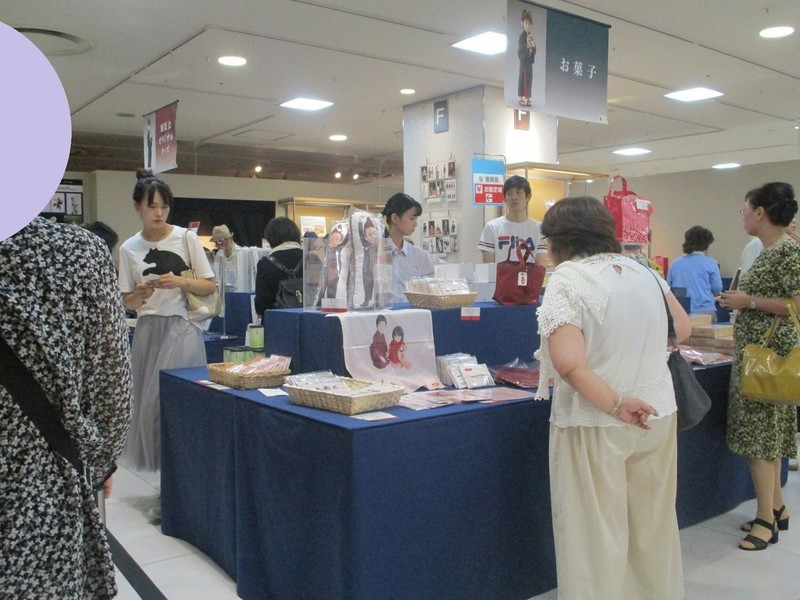 2019.8.26 (15) JR名古屋高島屋 - 与勇輝展グッズうりば 2000-1500