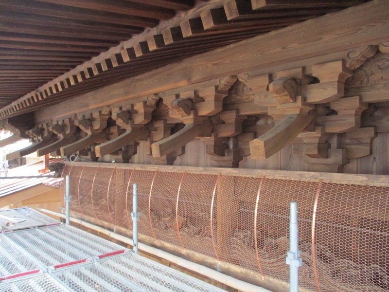 2019.12.21 古井神社 (3) 拝殿のきした（にし） 2000-1500