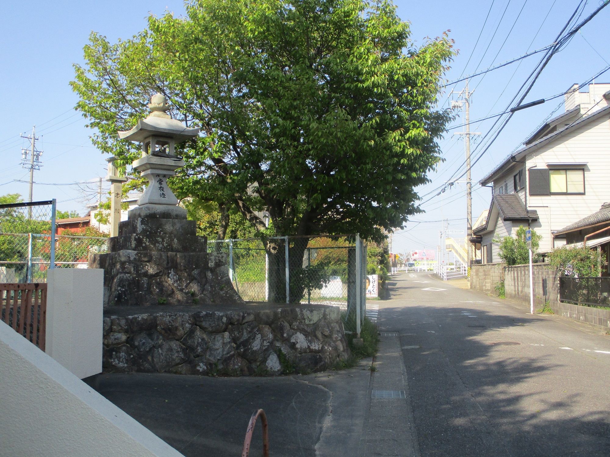 2020.4.27 (7) 八ツ面小学校 - 土呂街道の常夜灯 2000-1500