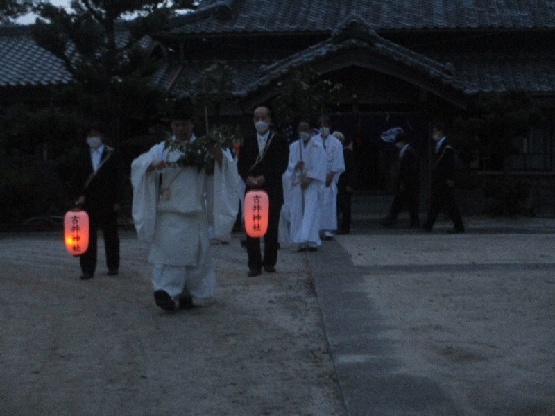 2020.6.27 (79) 若宮八幡社から本社殿え 800-600