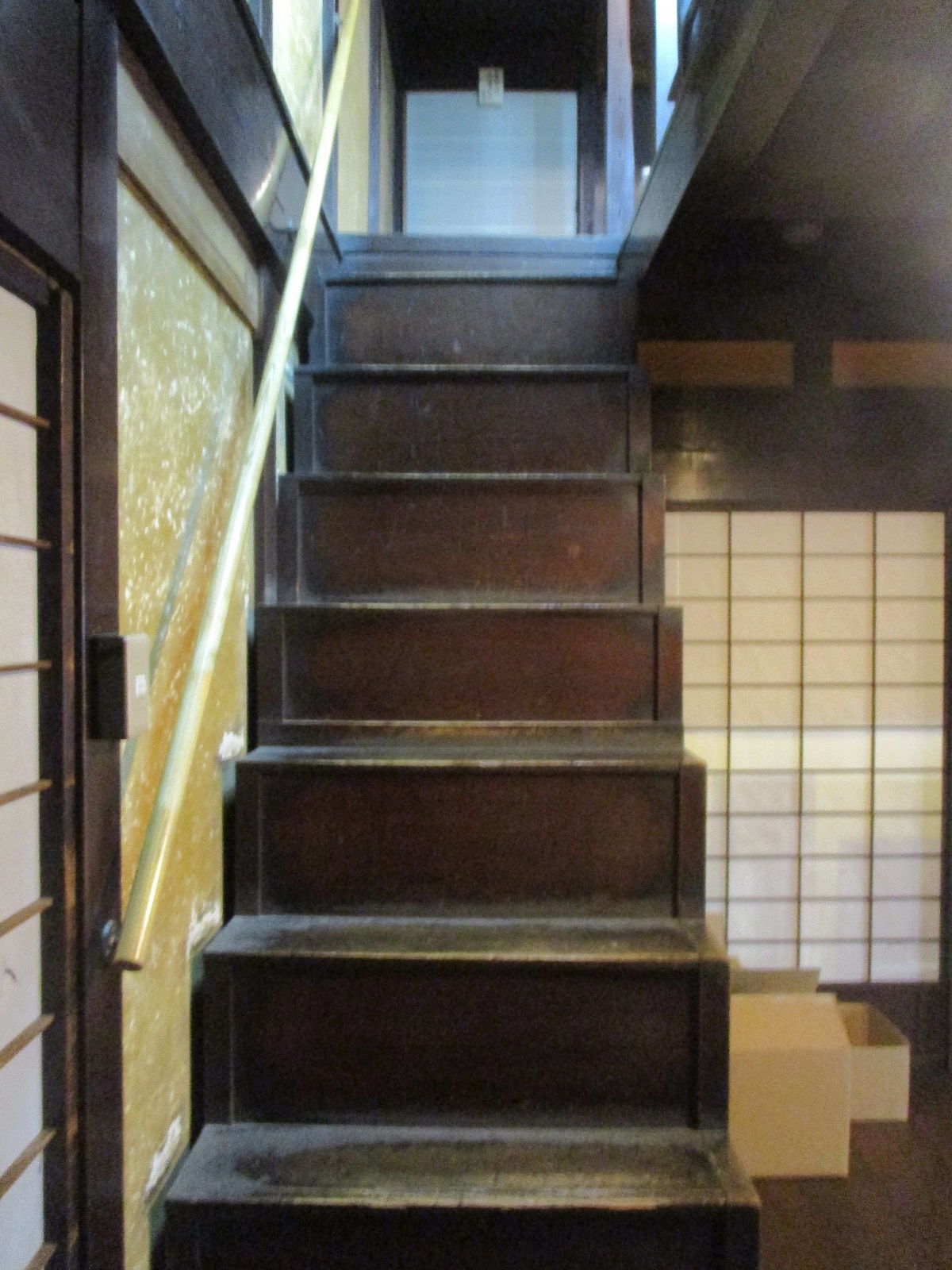 2020.7.1 (83) 日野まちかど感応館 - 階段たんす 1200-1600