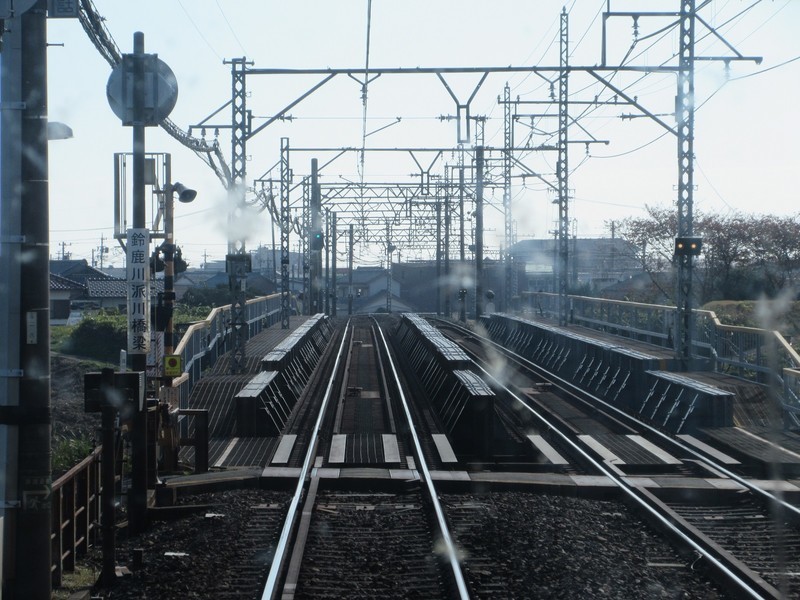 2020.11.13 (75) 松阪いき急行 - 鈴鹿川派川をわたる 1600-1200