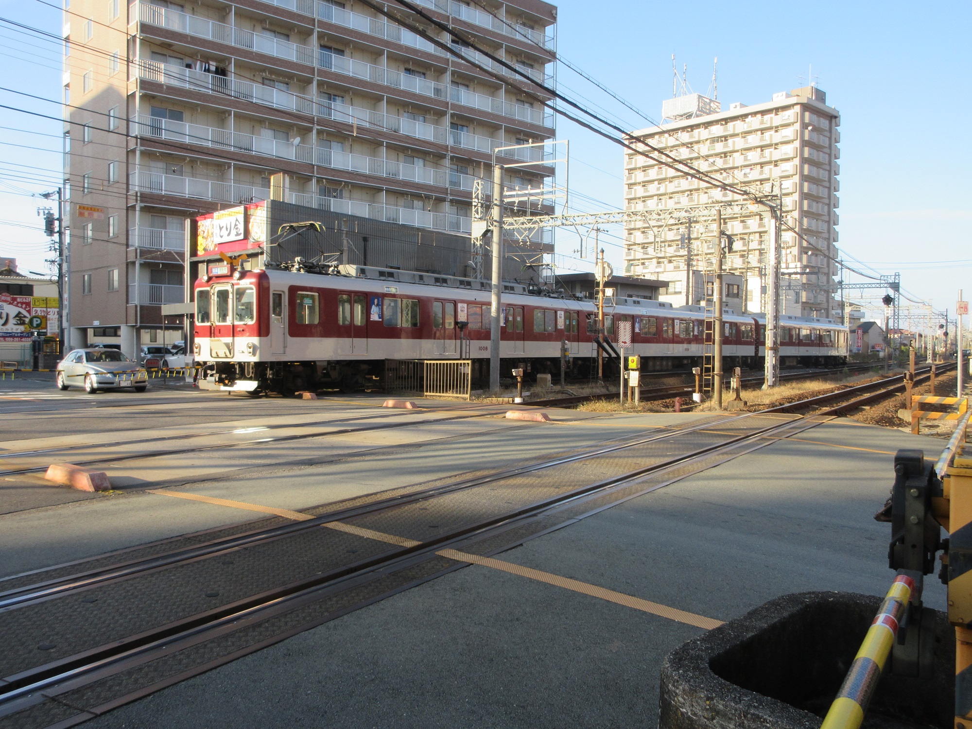 2020.11.19 (113) 津新町ふみきり - 津新町いきふつう 2000-1500