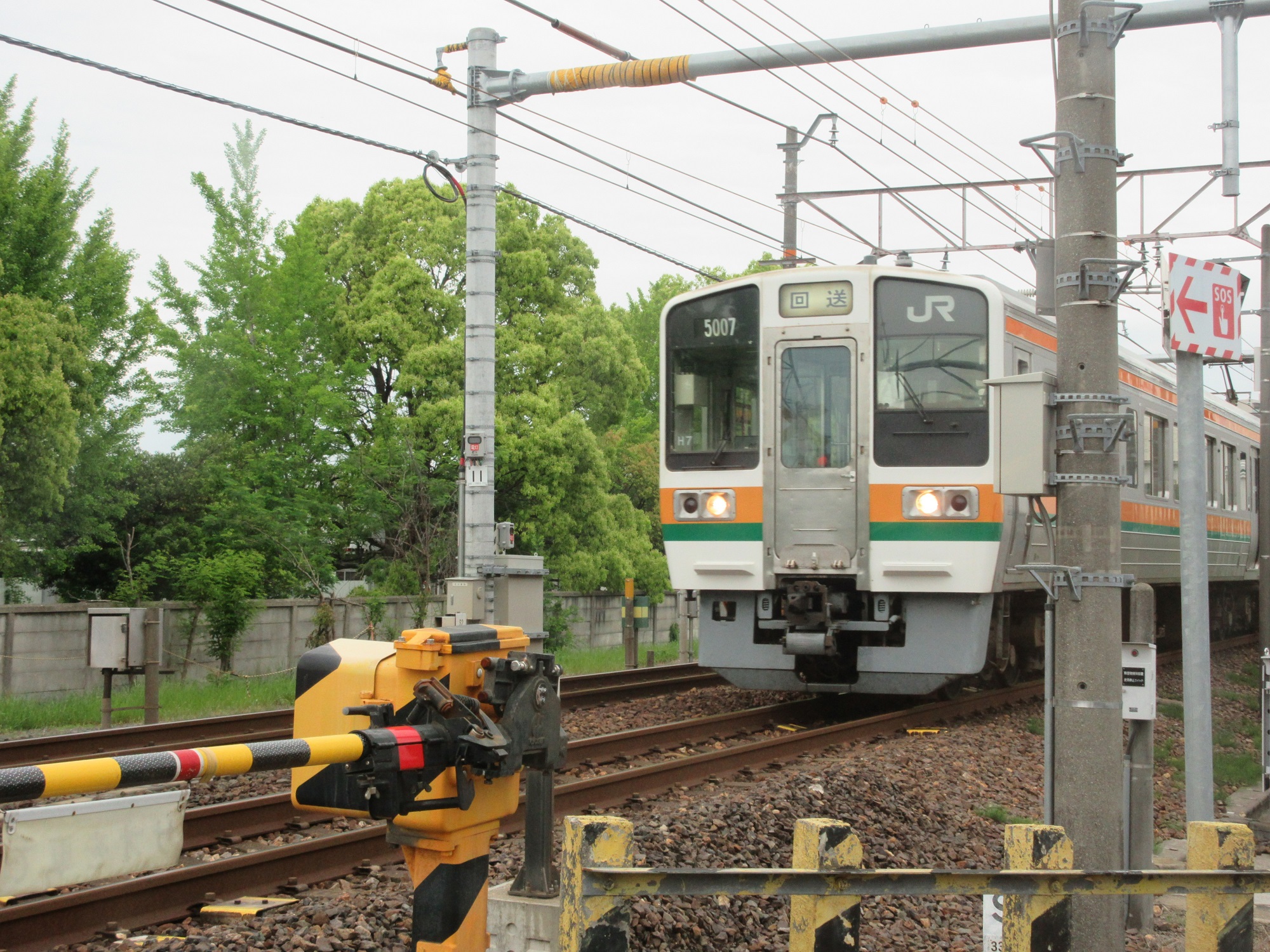 2021.5.7 (2) 篠目ふみきり - にしいき回送電車 2000-1500