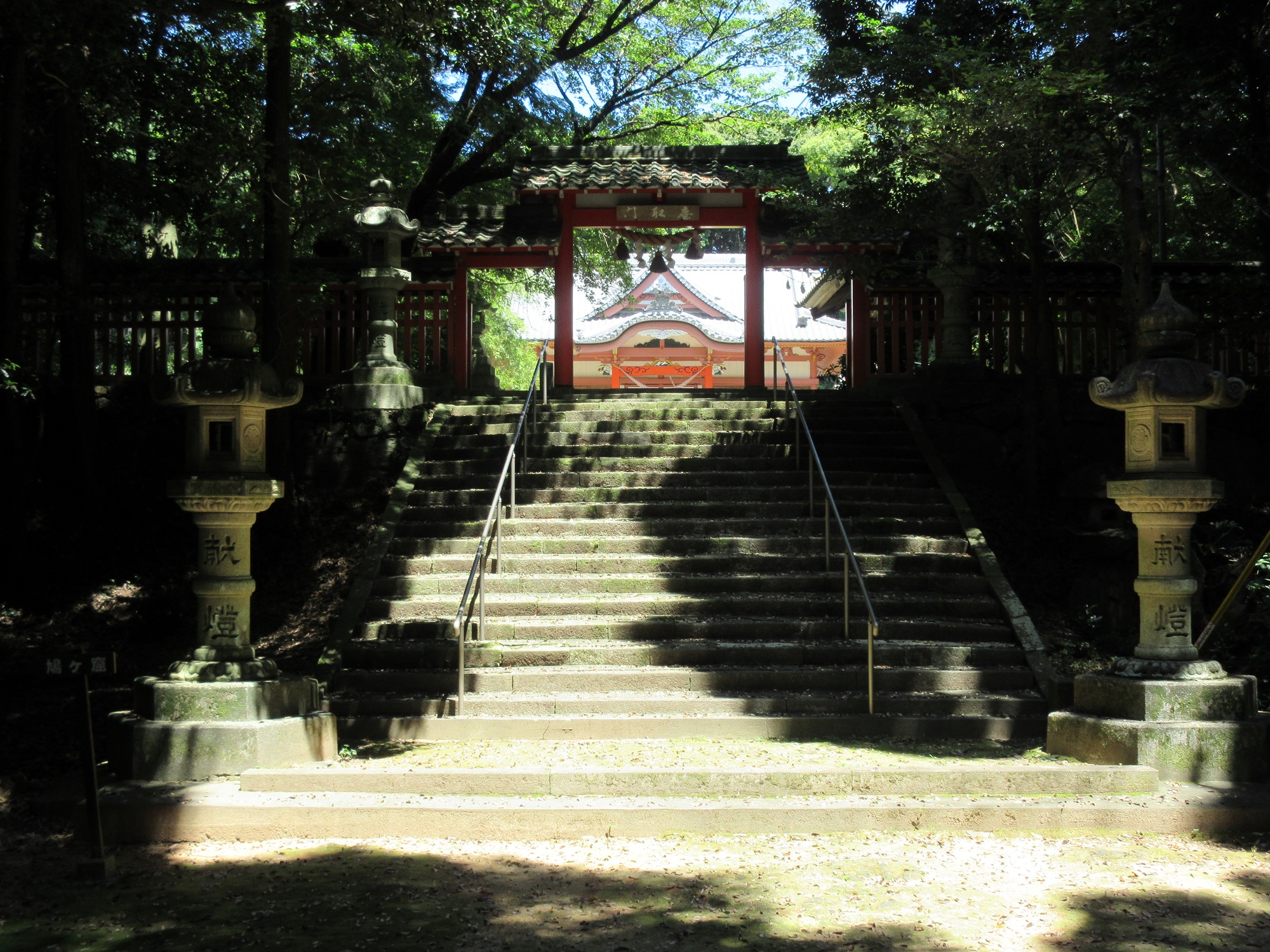 2021.7.19 (40) 山中八幡宮 - 慶取門と拝殿 2000-1500