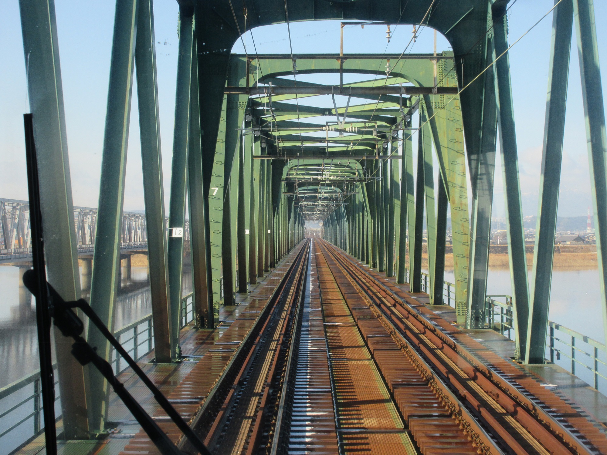 2022.2.18 (28) 亀山いきふつう - 木曽川鉄橋 2000-1500