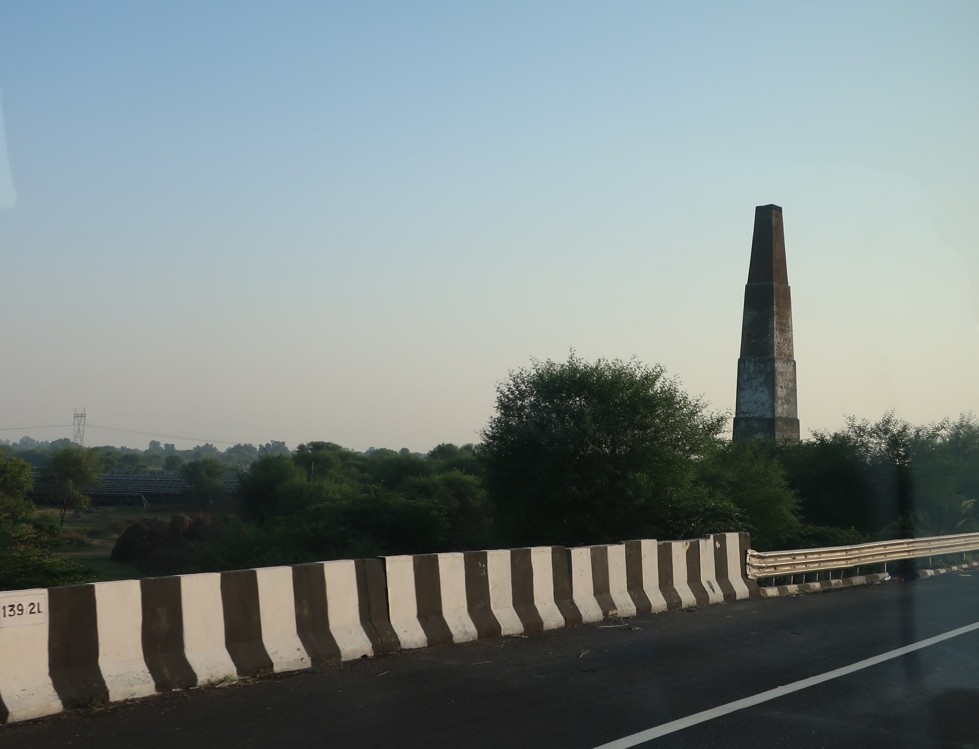 2025.11 (106) じゃいぷーるどうちゅう - れんがやきえんとつ 1960-1500