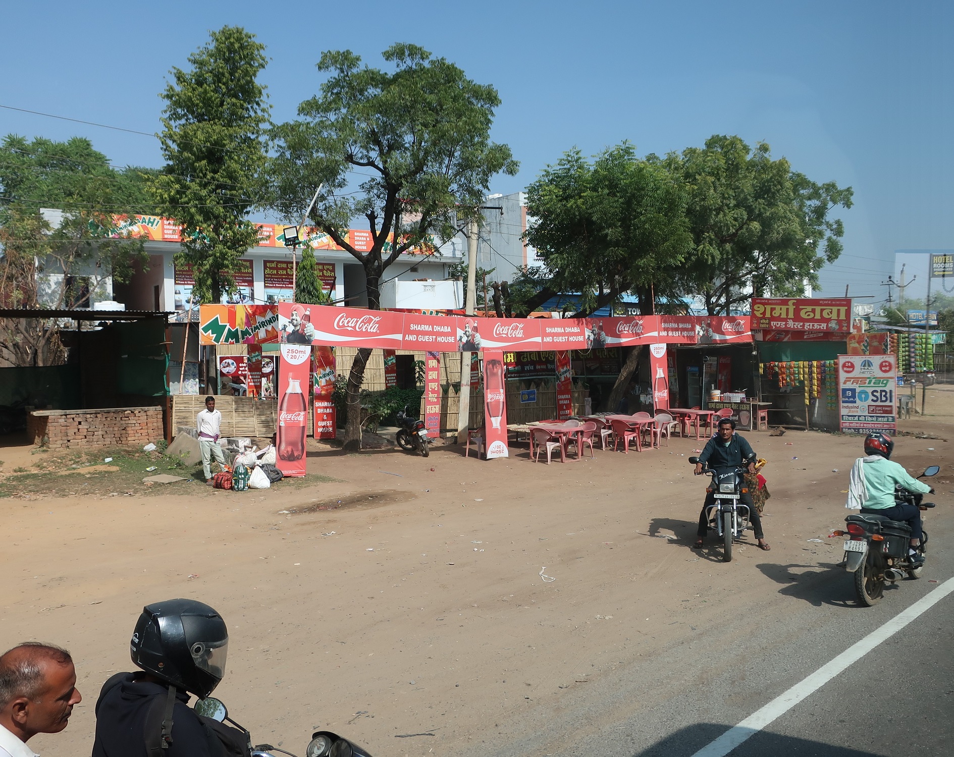 2025.11 (191) あーぐらーどうちゅう - みちぞいのみせ 1890-1500