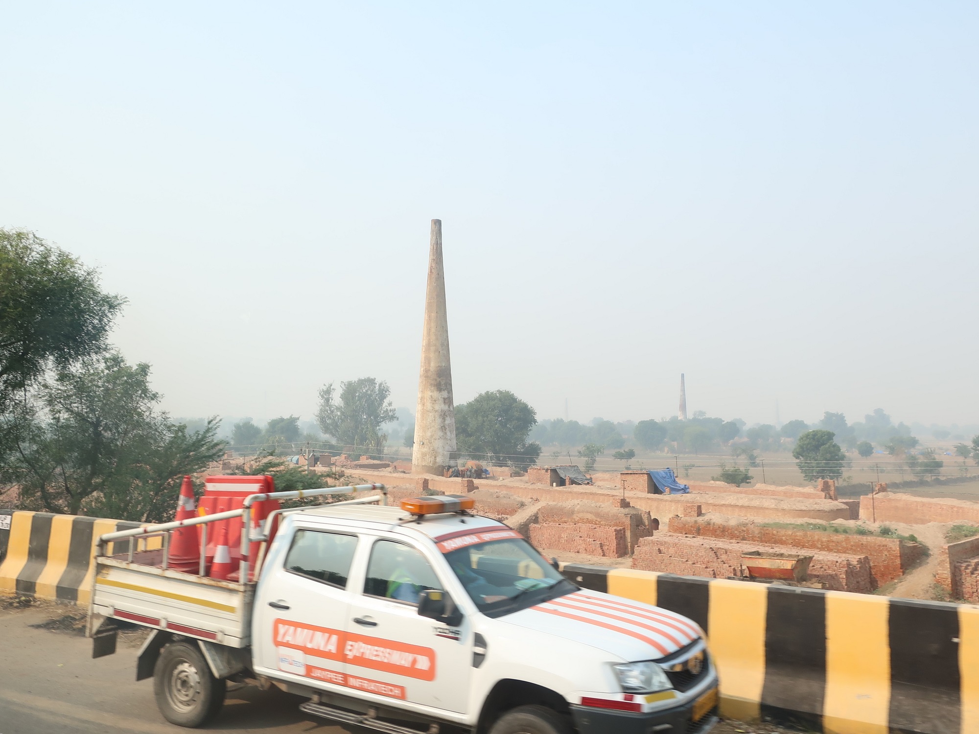 2025.11 (1087) でぃっりーどうちゅう - れんがづくりば 2000-1500