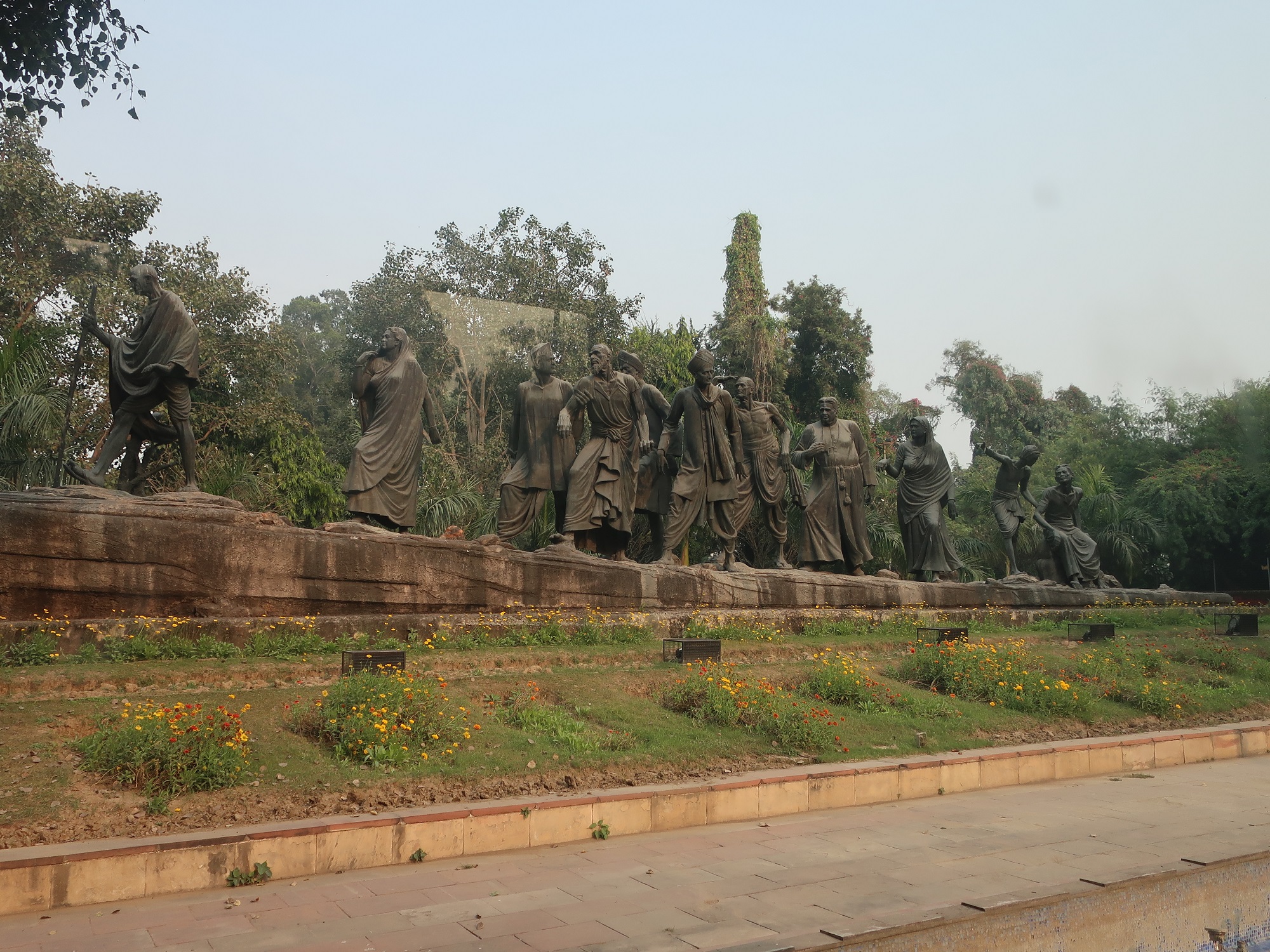 2025.11 (1121) がんじーら11たいのどうぞう 2000-1500