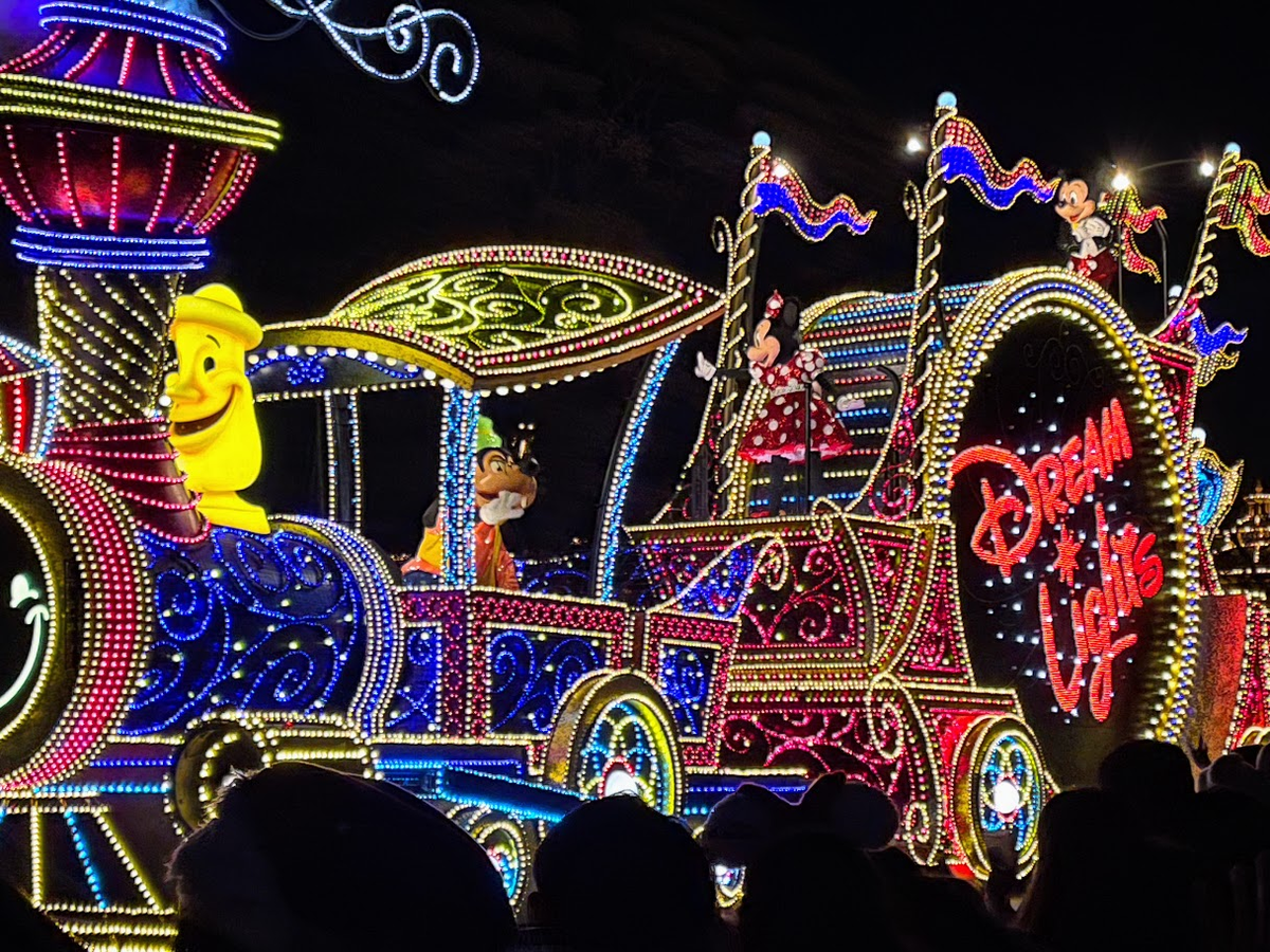 東京ディズニーランド 夜の感動の光と音楽 - 癒しの国の世界へようこそ