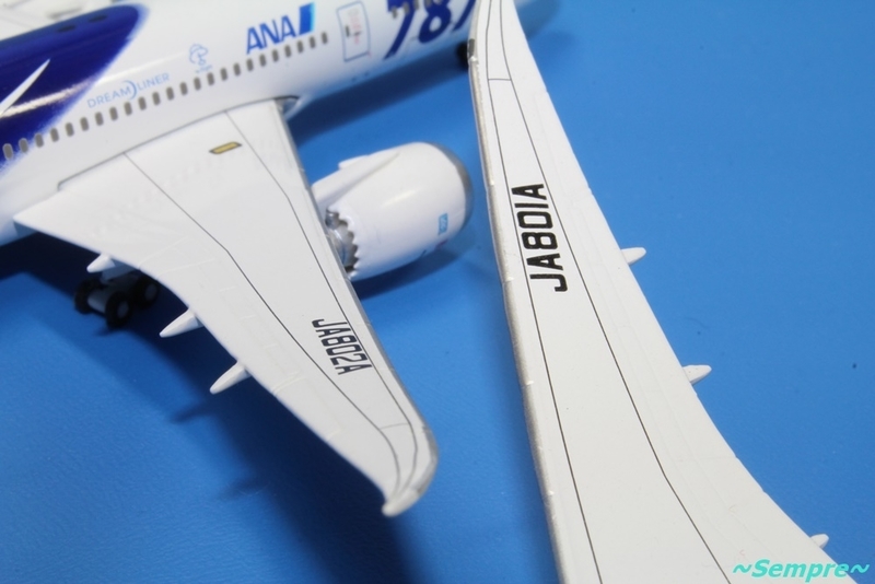 全日空商事 ANA B787-8 特別塗装機 JA802A 1/400スケール NH40063