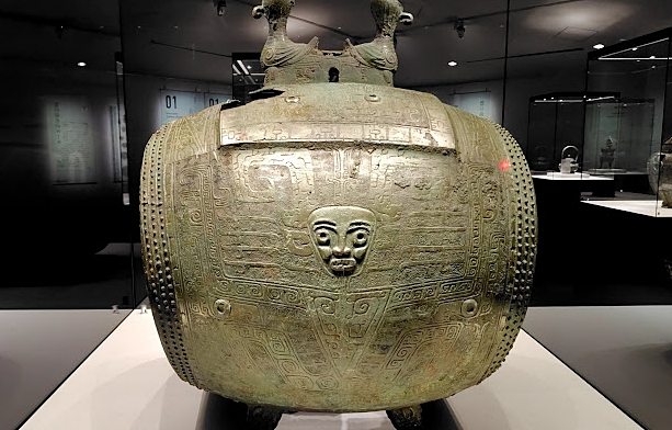 中国　紫斑銅　神獣持ち手　爵　N　R5072 中国 紫斑銅 神獣持ち手 爵 N R5072 金属工芸