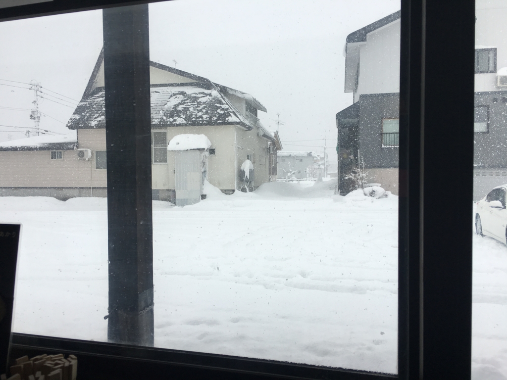 f:id:jdy00247:20161212154301j:plain 窓の外は雪景色です