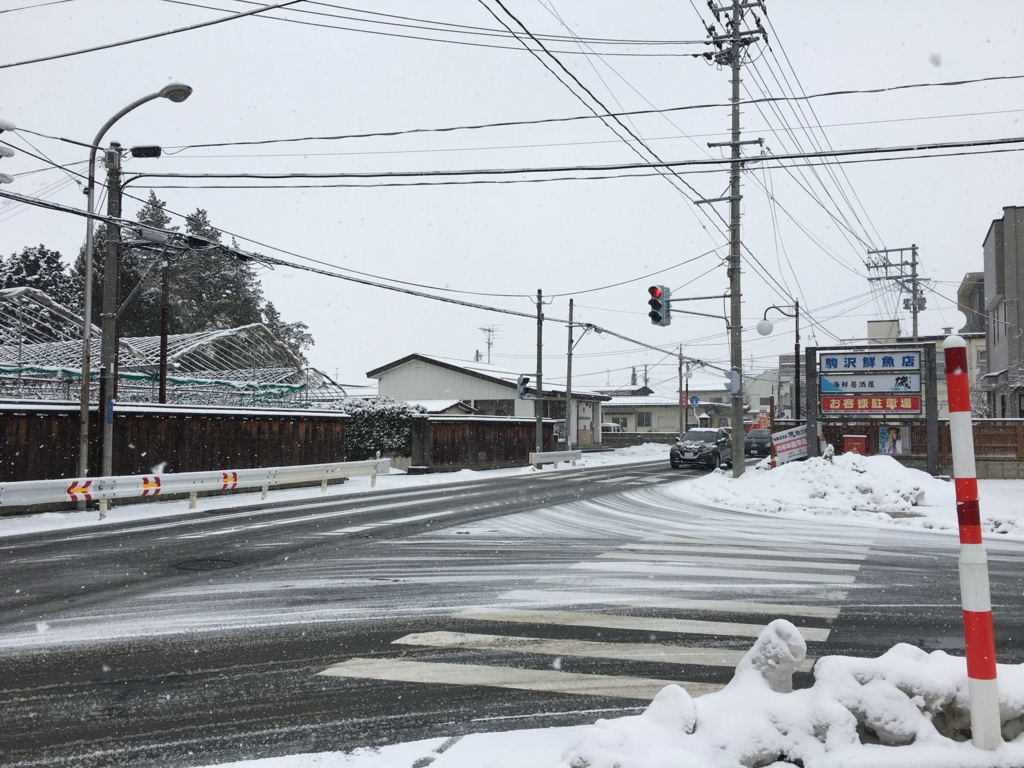 土屋薬局前の道路