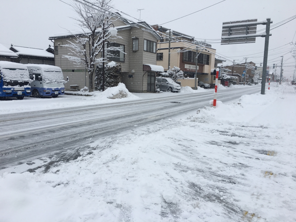 f:id:jdy00247:20170112182958j:plain 土屋薬局の駐車場